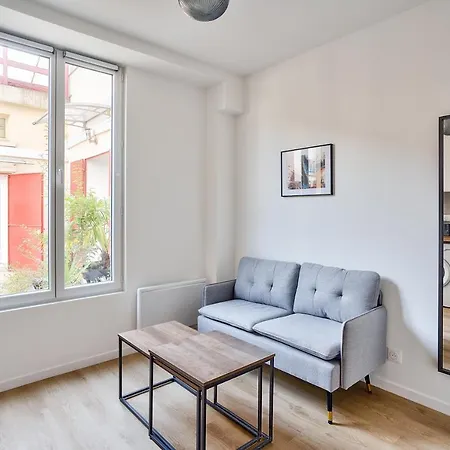 Paris House Apartament *
