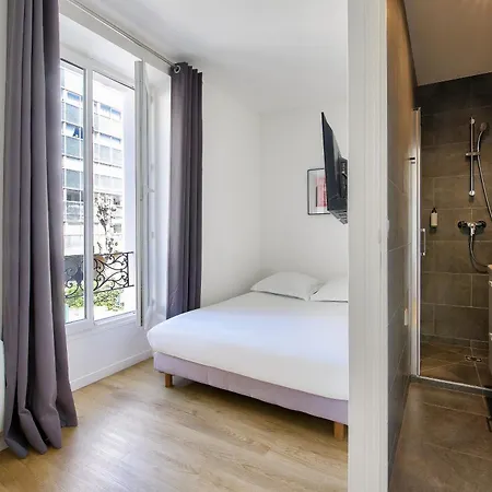 Paris House Apartament *