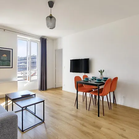 Paris House Apartament *